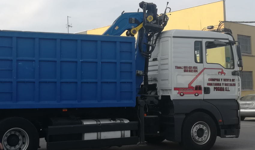 camion de chatarra y metales posadas